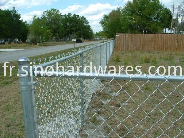 residentia lchain link fence